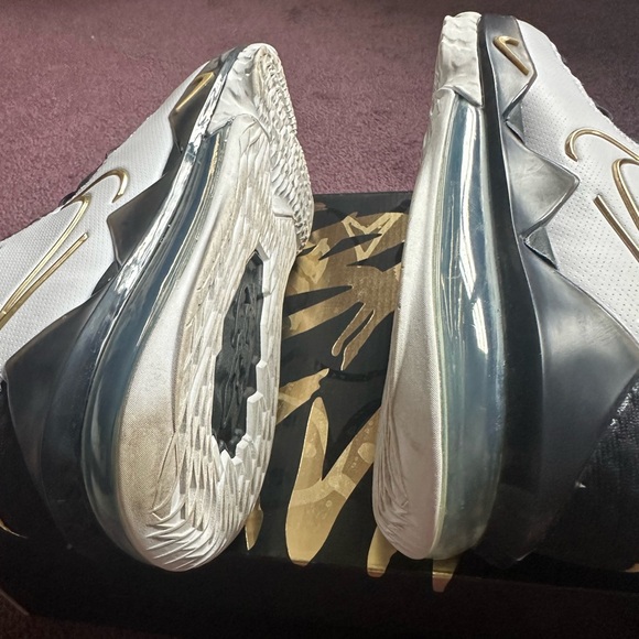 LeBron 17 Low 'Metallic Gold'; men’s size 9 - Picture 8 of 15